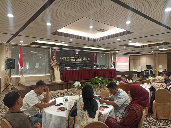 KPU Padang menggencarkan sosialisasi guna meningkatkan partisipasi pemilih Pilwako Padang yang akan diselenggarakan pada November mendatang.