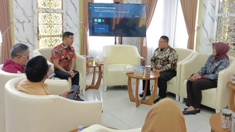 Pemprov Sumbar dan Pemkab berupaya mengoptimalkan pengembangan peternakan Solsel, menjadi salah satu prioritas dalam target pembangunan.