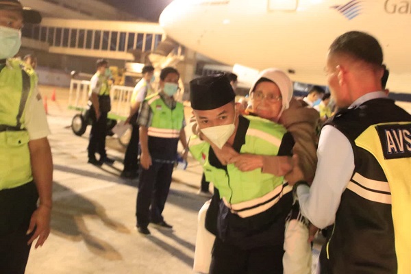 Lima orang jemaah haji Embarkasi Padang, dengan rincian, empat orang dari Sumatera Barat (Sumbar) dan satu orang dari Bengkulu, wafat di Tanah Suci. 