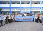 Gubernur Sumbar Lepas Penyaluran Bantuan Kemanusiaan dari MKKS N/S Kota Padang untuk Pelajar Terdampak Bencana