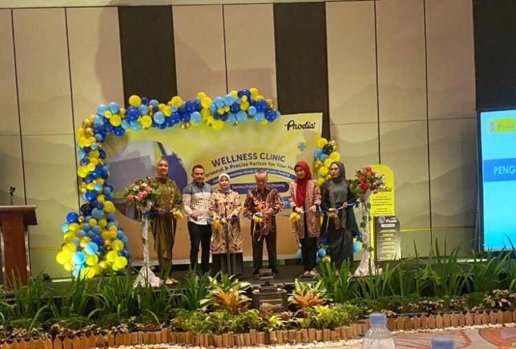 Peresmian Klinik Utama Prodia Padang di Jl. Pattimura No. 3A, Sabtu (8/6). Dihadiri Kepala Dinas Kesehatan Kota Padang, Srikurnia Yati. IST