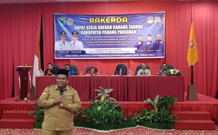 Bupati Padang Pariaman, Suhatri Bur, membuka kegiatan Rapat Kerja Daerah (Rakerda) Karang Taruna Kabupaten Padang Pariaman. IST