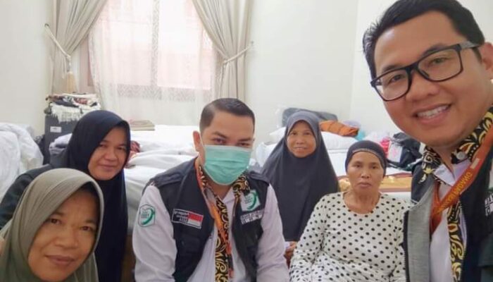 Mekkah Dilanda Cuaca Ekstrem 40 Derajat Celcius, dr. Pandewal : Alhamdulillah Jemaah Haji Solsel Semuanya Sehat