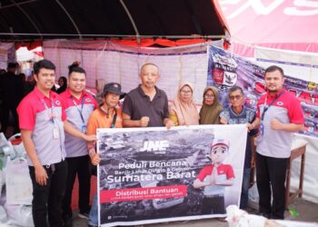 JNE Salurkan Bantuan untuk Masyarakat Terdampak Banjir Lahar Dingin Galodo Sumatera Barat
