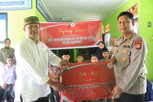 Memperingati HUT Bhayangkara ke-78, Polda Sumbar menggelar Anjangsana ke panti asuhan serta  kediaman Purnawirawan/Warakawuri Polri.