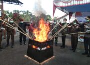 Kejari Agam Musnahkan Barang Bukti 26 Perkara Kejahatan