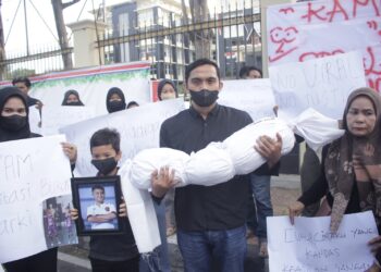 LBH Padang mempertanyakan hasil autopsi jenazah Afif Maulana yang diduga meninggal pada saat pembubaran aksi tawuran di Kuranji, Kota Padang.