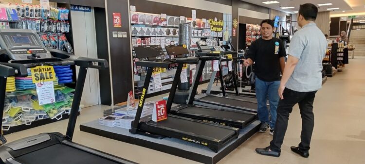 Gramedia Padang kembali mengadakan promo besar-besaran pertengahan tahun untuk alat olahraga dengan diskon 40 persen berlaku hingga Juli 2024. WINDA