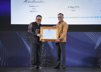 ANRI Serahkan Sertifikat MOWCAP Arsip Indarung I ke PT Semen Padang