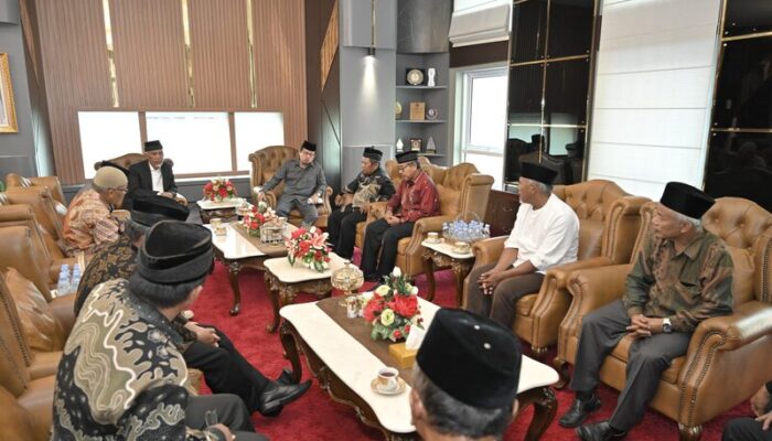 Gubernur Mahyeldi Kaji Solusi Jalur Alternatif Jalan Padang-Bukittinggi