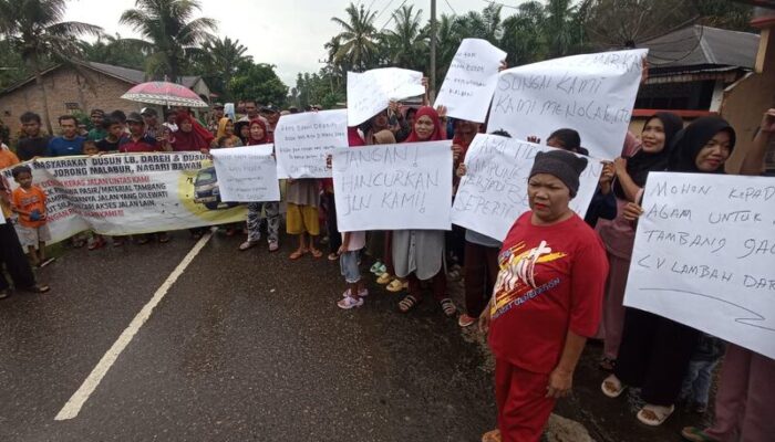 Warga Malabuah di Agam Gelar Aksi Tolak Keberadaan Galian-C, Tuntut Operasi CV Lambah Dareh Sejahtera Disetop