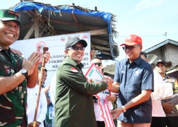 Dirut Semen Padang Serahkan Rumah Bantuan TMMD, Nelirismen: Anugerah bagi Keluarga Kami!