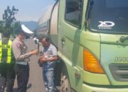 Dugaan adanya SIM Palsu, Satlantas Polresta Padang Razia Pengemudi Truk