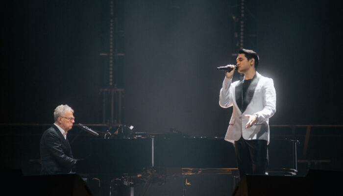 Afgan Berduet dengan Brian McKnight di Konser David Foster