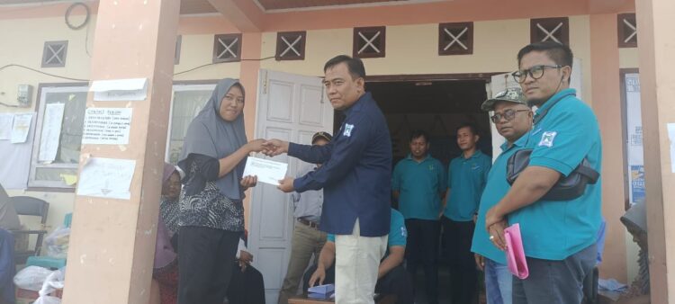 Masyarakat Profesi Penilai Indonesia Serahkan Bantuan di Sungai Jambu Tanah Datar