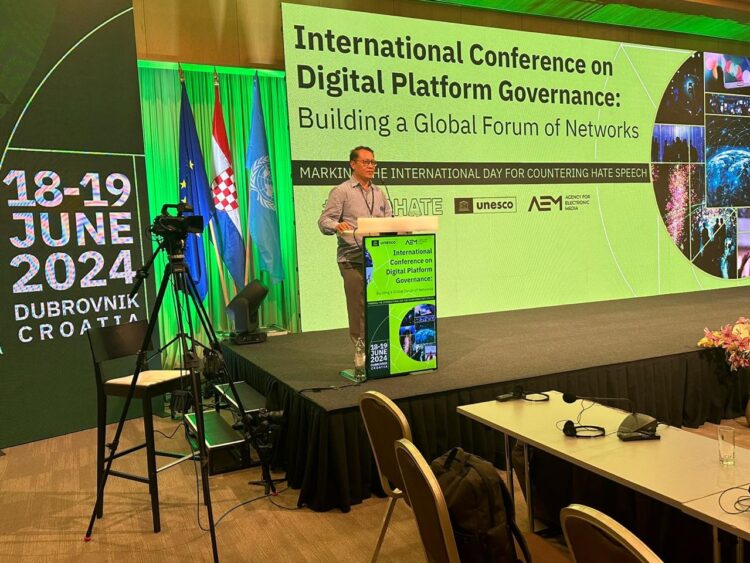 Anggota Dewan Pers, A Sapto Anggoro, memberikan masukan dalam rapat UNESCO (United Nation Educational, Sciencetific, and Cultural Organization) tentang Tata Kelola Platform Digital pada 19 Juni 2024 di Dubrovnik, Kroasia. IST
