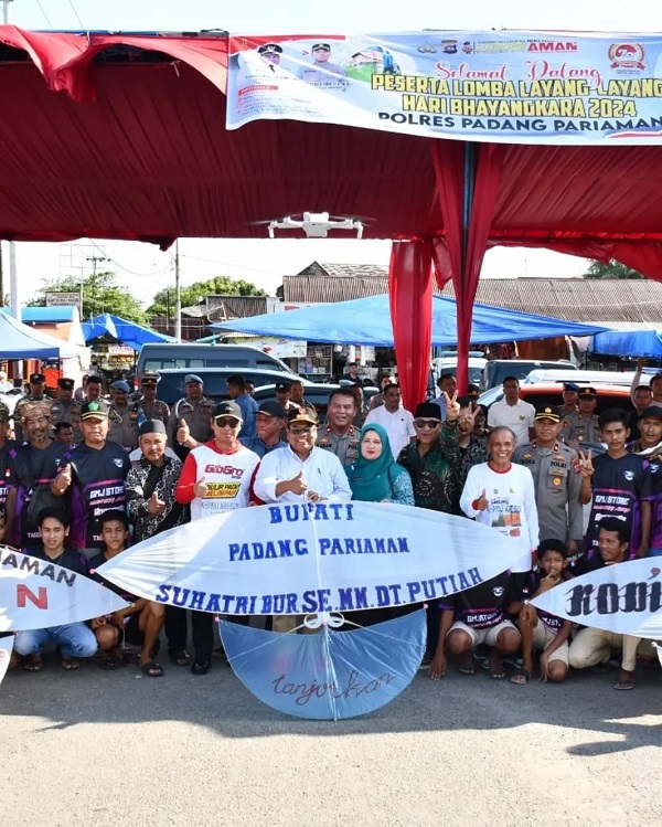 Sebanyak 1.200 peserta mengikuti Festival Lomba Layang-Layang dalam rangka memperingati HUT Bhayangkara ke-78 di Padang Pariaman