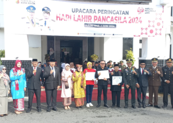 Pemko Solok Berikan Penghargaan pada Sejumlah Wajib Pajak