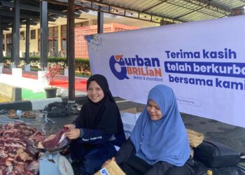 BRI RO Padang Berbagi Daging Kurban