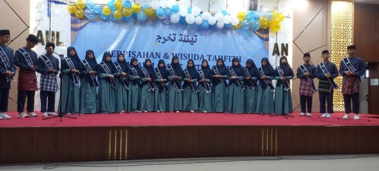 Wisuda SMP IT Attin Sumbar