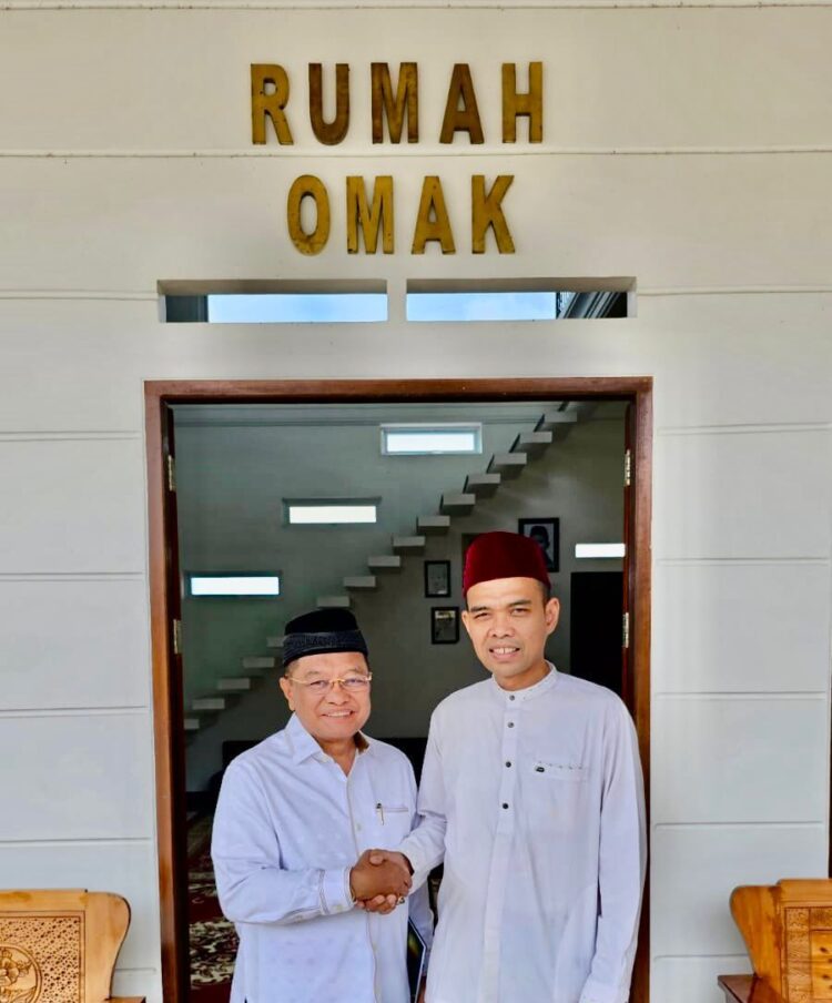 Ir. H. Almaisyar dan Ustaz H Abdul Somad (UAS) di Pekanbaru, Rabu (3/7). IST