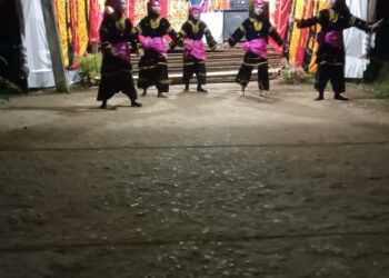 Pemerintah Nagari Simanau Kecamatan Tigo lurah Kabupaten Solok menggelar penampilan seni anak nagari