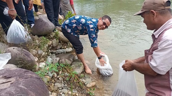 Produksi ikan di Kabupaten Pasaman Barat, enam bulan terakhir pada periode Januari-Juni mencapai 52.898 ton.