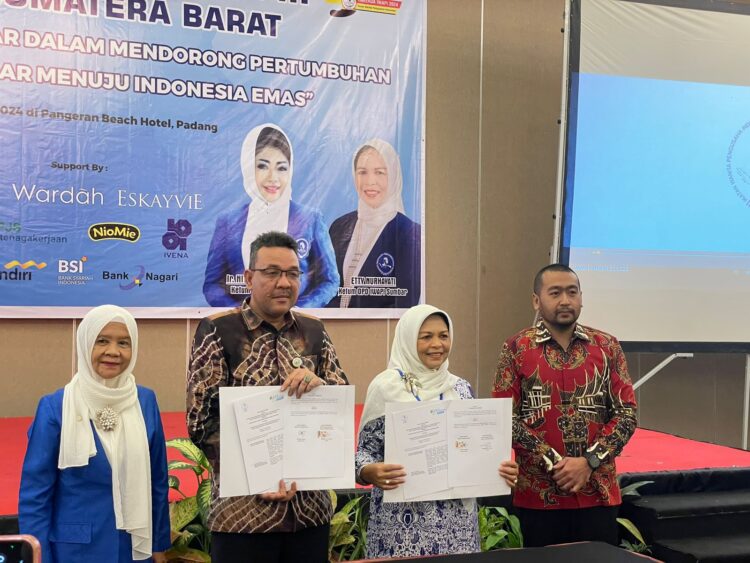 Kepala BPJS Ketenagakerjaan Cabang Padang Muhammad Syahrul saat Penandatanganan MoU dengan DPD Iwapi Sumbar di Pangeran Beach Hotel, Kamis (25/7) lalu. IST