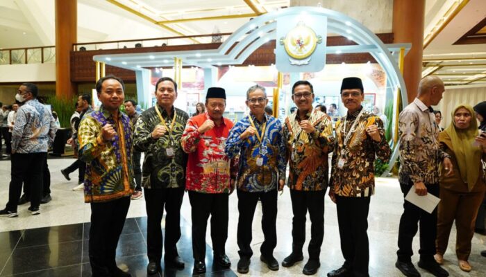 Bupati dan DPRD Solsel Hadiri Acara Penyampaian LHP BPK RI, Jokowi : WTP Bukan Prestasi, Tapi Kewajiban!