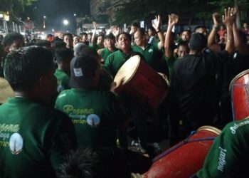 Kerumunan Orang Padati Simpang Tabuik