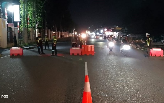 Satlantas Polres Pasbar melaksanakan penertiban dan penindakan terhadap pelanggaran lalu lintas dalam Operasi Patuh Singgalang tahun 2024