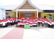 Pelajar KPGD Solok Selatan Peroleh Bantuan 1.772 Pasang Seragam Sekolah Gratis