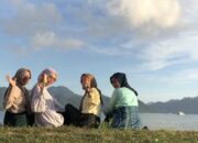 Menikmati Asri dan Eksotisnya Hamparan Savana di Pantai Carolina Padang