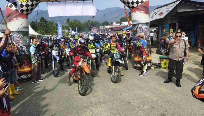 Promosi Wisata Daerah, Ratusan Croser ACT Jelajahi Kawasan Wisata SRG Solok Selatan