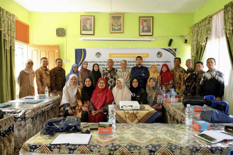 Kegiatan ini dipimpin oleh Drs. Syafril, M.Pd. sebagai ketua, dengan anggota tim Dr. Ulfia Rahmi, M.Pd. dan Fitri Dwi Arini, M.Pd. Acara ini dihadiri oleh 15 kepala sekolah SLB dari seluruh Kabupaten Lima Puluh Kota, termasuk Ketua Musyawarah Kerja Kepala Sekolah (MKKS). IST