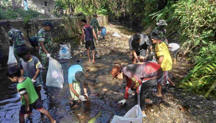 Peduli Sungai, Batang Aia Nagari Manggih Dibersihkan