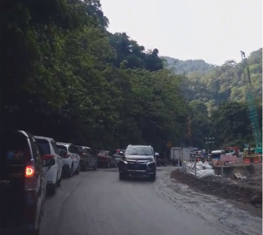 Jalan di Lembah Anai