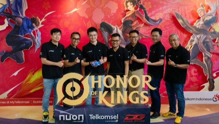 (Kiri ke kanan) Country Manager Level Infinite, Agung Chaniago; CEO Nuon, Aris Sudewo; Head of Publishing SEA Tencent, John; VP Digital Lifestyle & Services Telkomsel, Nirwan Lesmana; VP Customer Care Management Telkomsel, Robby A Cahyadi; COO Nuon, Chandra Tamrin; dan CFTO Nuon, Irlamsyah Syam saat peluncuran HoK GraPARI Corner di GraPARI Graha Merah Putih, Rabu (10/7) lalu IST