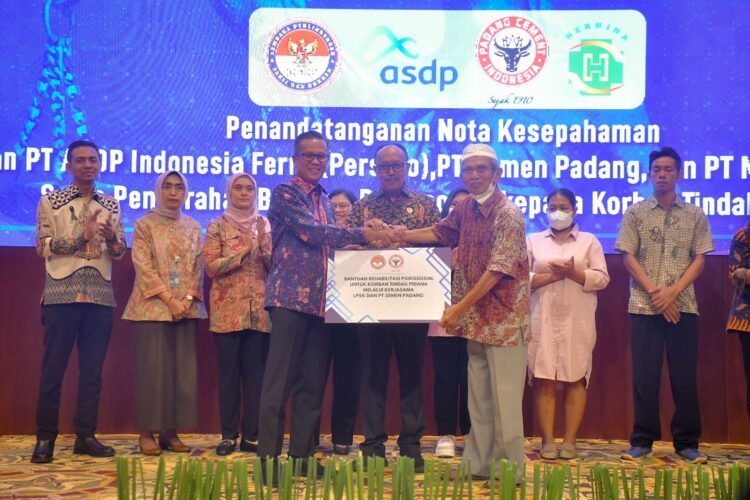PT Semen Padang dan LPSK menandatangani MoU Perlindungan Saksi. IST