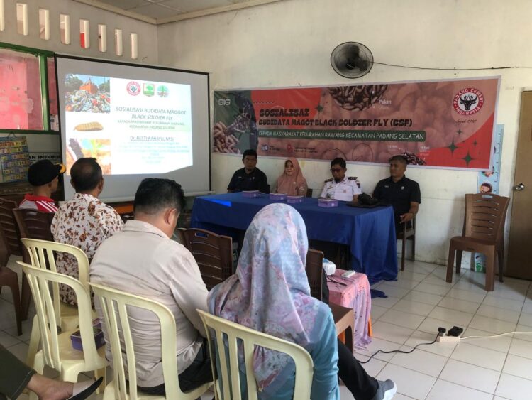 Suasana pelatihan budidaya maggot oleh PT Semen Padang. IST