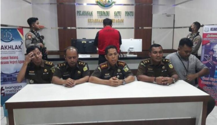 Kejari Agam kembali menetapkan seorang tersangka baru dugaan tindak pidana korupsi pembangunan Gedung Fasilitas Layanan Perpustakaan Umum.