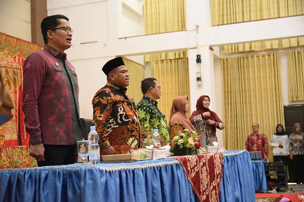 Bupati Padang Pariaman Suhatri Bur menerima tim evaluator Implementasi Sistem Akuntabilitas Kinerja Instansi Pemerintah atau SAKIP