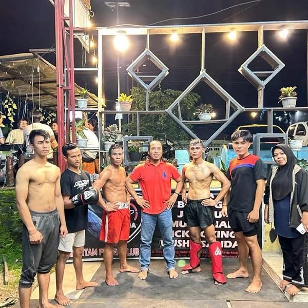 Seorang buser di Polres Padang Pariaman, Aipda Hendri Haryono, membina pelaku tawuran menjadi atlet melalui Camp Figthter Gagak Hitam.