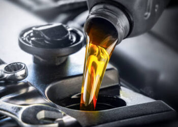 Ilustrasi Ganti Oli Motor. iStock