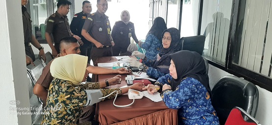 Dalam memperingati Hari Bhakti Adhyaksa ke-64 tahun 2024, Kejaksaan Negeri Sijunjung menggelar kegiatan Donor Darah