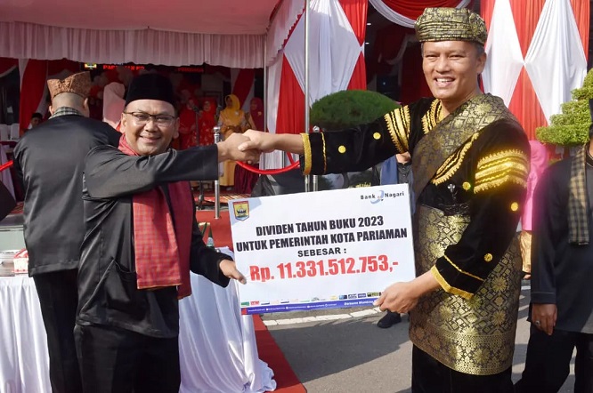 Bank Nagari menyerahkan deviden sebesar Rp 11,3 miliar untuk Kota Pariaman. Selain itu, Bank Nagari juga memberikan CSR pendidikan