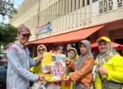 Peduli Lingkungan, Dinas Perkim LH Bagikan Tas Daur Ulang