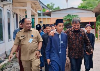 Pada Selasa (13/8) pagi, pengusaha sukses asal Kota Bogor itu kembali hadir dengan bantuan yang berarti berupa uang tunai untuk memenuhi kebutuhan beras para santri. DEPIT