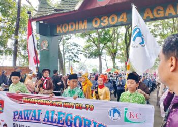 Warga Bukittinggi Tumpah Ruah Saksikan Pawai Alegoris