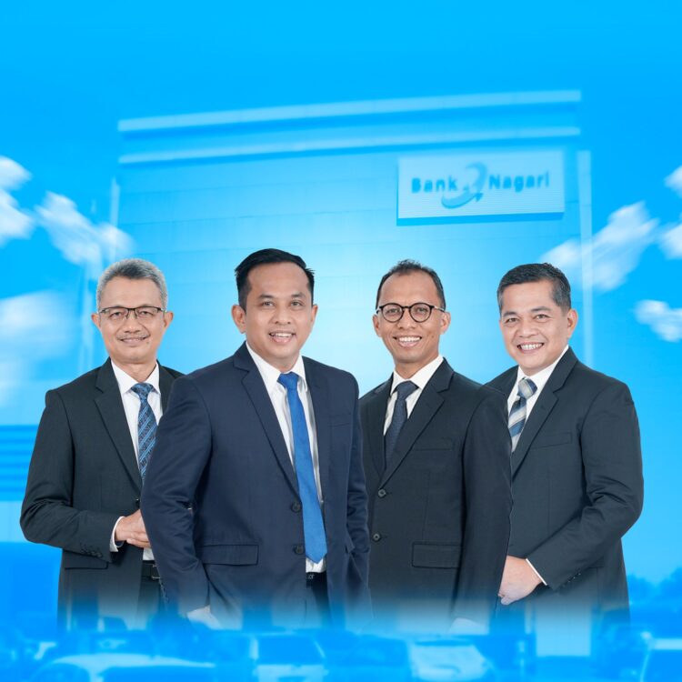 Direksi Bank Nagari (Dari kiri ke kanan ) Direktur Operasional Zilfa Efrizon, Direktur Utama Gusti Candra, Direktur Keuangan Roni Edrian dan Direktur Kepatuhan Sukardi. DOK AFRIANITA